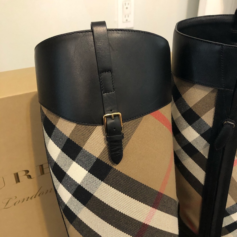 Burberry Housecheck Copse HC Flat Boot - Picture 2 of 4